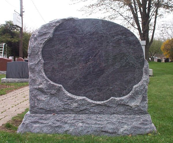 Памятник скала из гранита на могилу